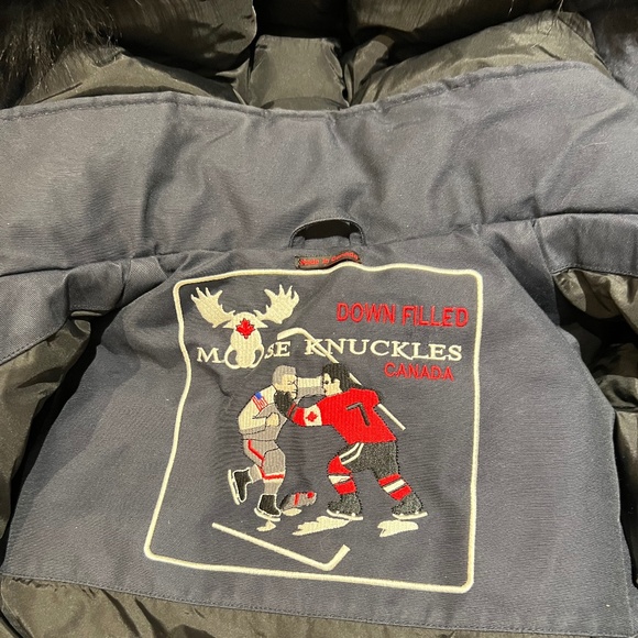 Moose Knuckles- Super warm, contemporary and sleek. - Picture 6 of 9